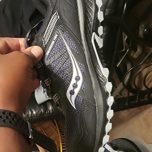 Saucony running shoes - Picture 2 of 4